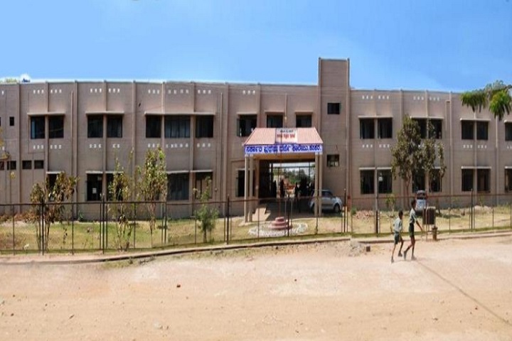 https://cache.careers360.mobi/media/colleges/social-media/media-gallery/22787/2021/4/26/Campus Entrance View of Government First Grade College Tumakuru_Campus-View.jpg